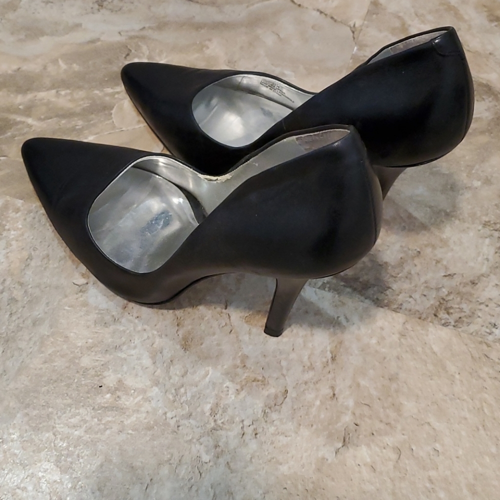 Jessica Simpson heels 7.5B - Picture 2 of 6